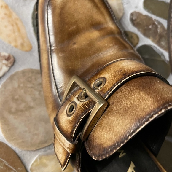 Parada Shoe size 37 runs small more like a 6 Brown leather. - Picture 7 of 7